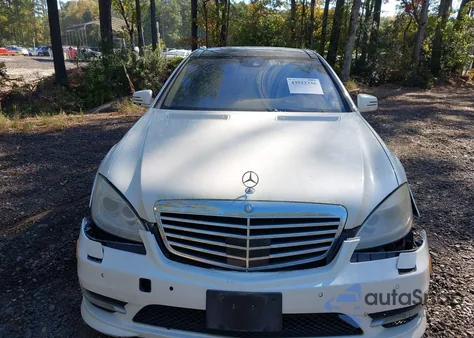 2013 Mercedes-Benz S 550 z USA, uszkodzony, nr VIN WDDNG7DB9DA525974